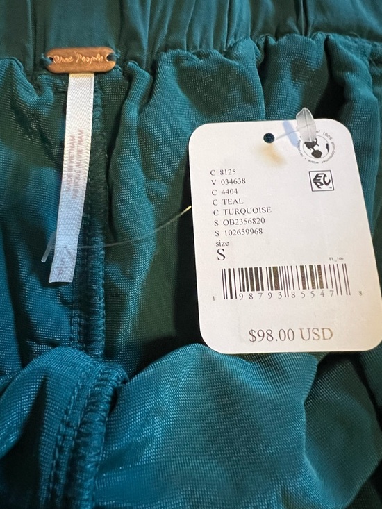 Free People Star Dust Ruffle Velvet Shorts in Teal Size Small NWT - Picture 3 of 9